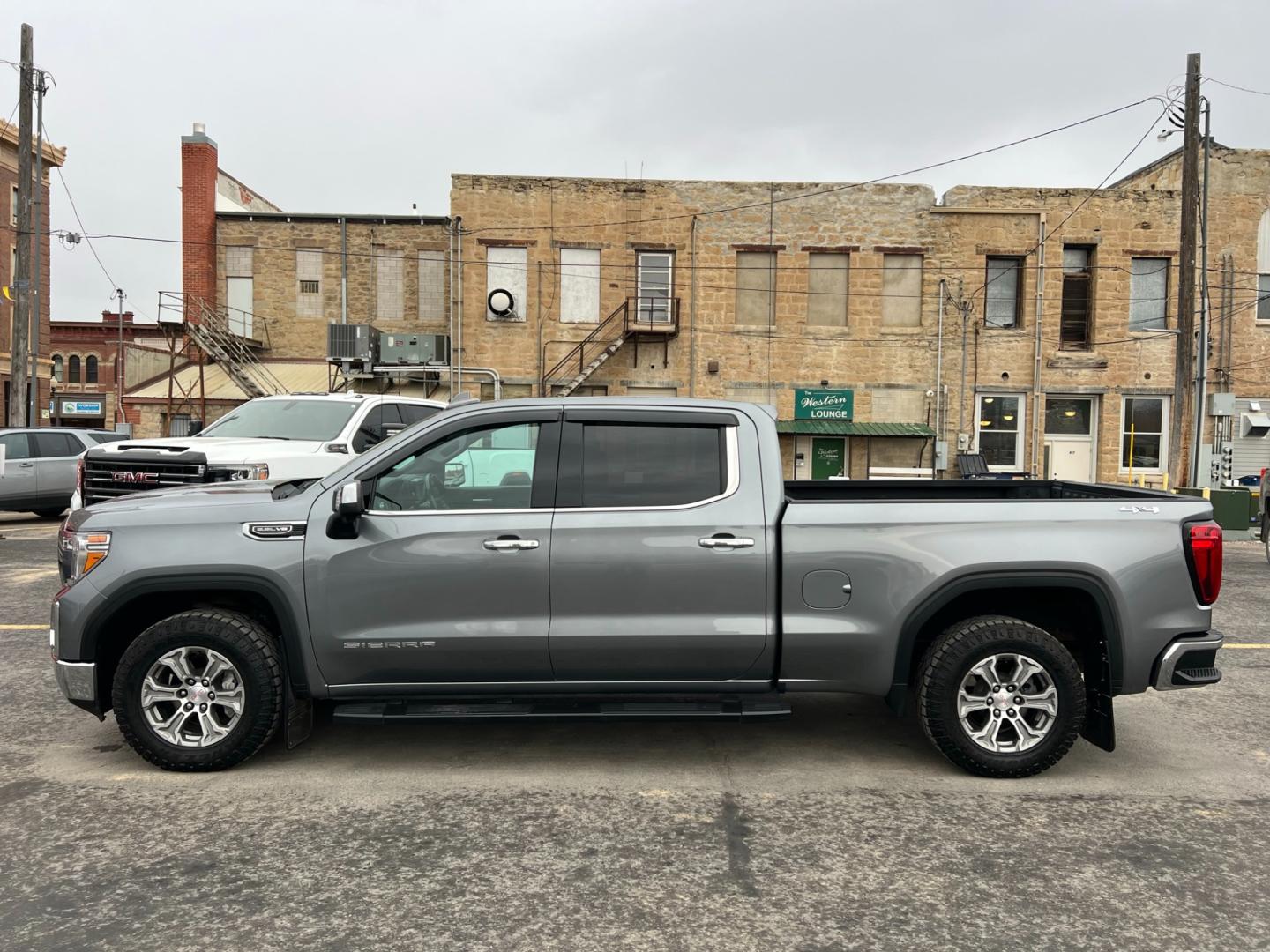 2021 Blue /Blue GMC Sierra 1500 SLT (3GTU9DED7MG) with an 5.3L V8 engine, automatic transmission, located at 116 5th Avenue South, Lewistown, MT, 59457, 47.063877, -109.427879 - Unleash the Power of the Roads with Our Pre-Owned 2021 GMC Sierra 1500 Crew Cab 4WD! Experience the thrill of the open road in this stunning GMC Sierra 1500, a beast on wheels that's ready to conquer any terrain! Don't miss your chance to own this powerful machine - now available in our pre-owned - Photo#5